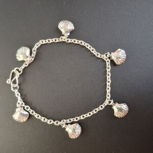 LIKE NEW Charming - Silver Tone Seashell Charm Bracelet